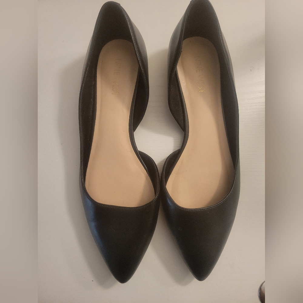Nine West black pointed toe flat